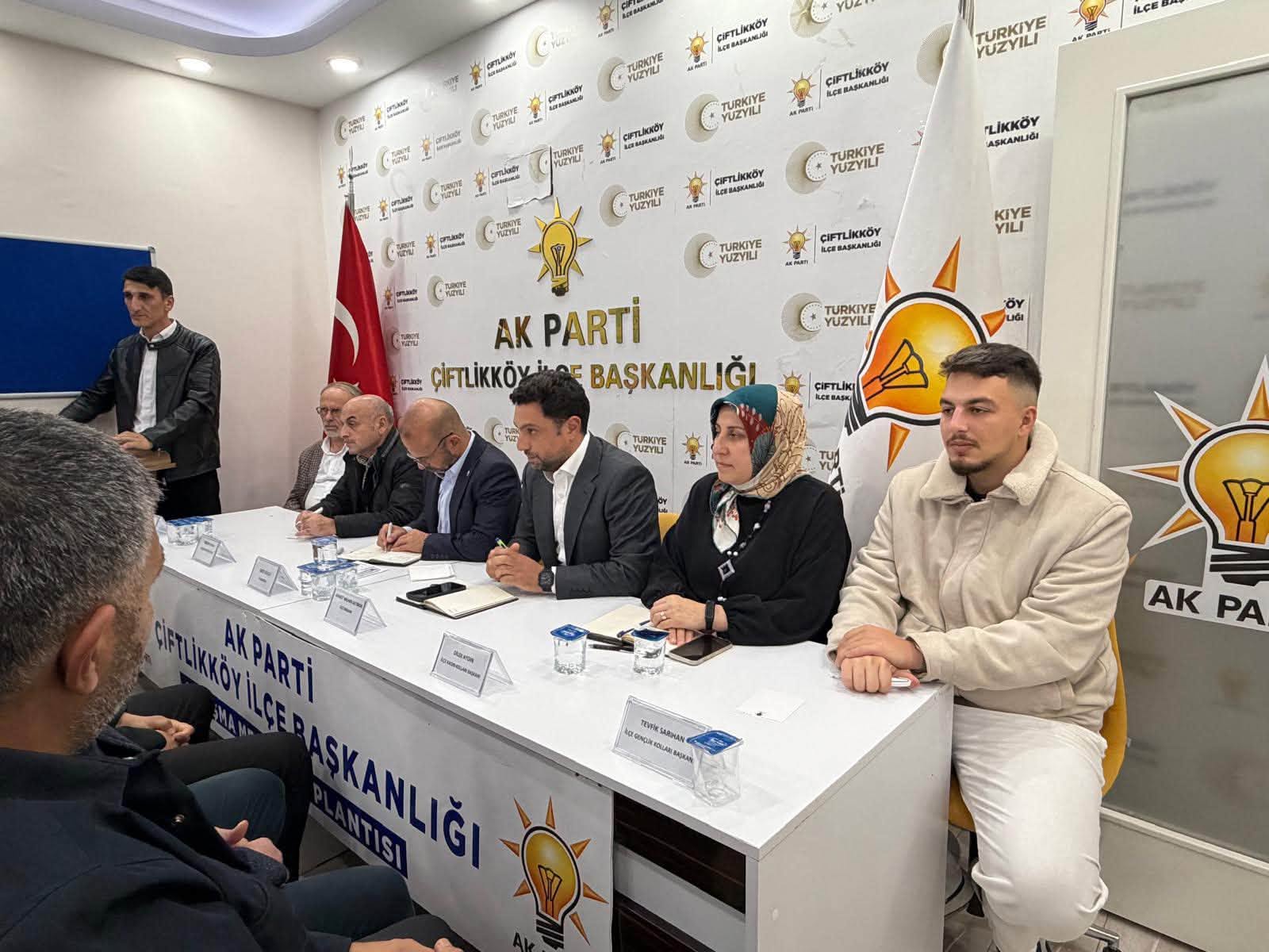 Toplantının divan masası