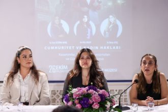Cumhuriyet ve Kadın Hakları panelinde konuşmacılar